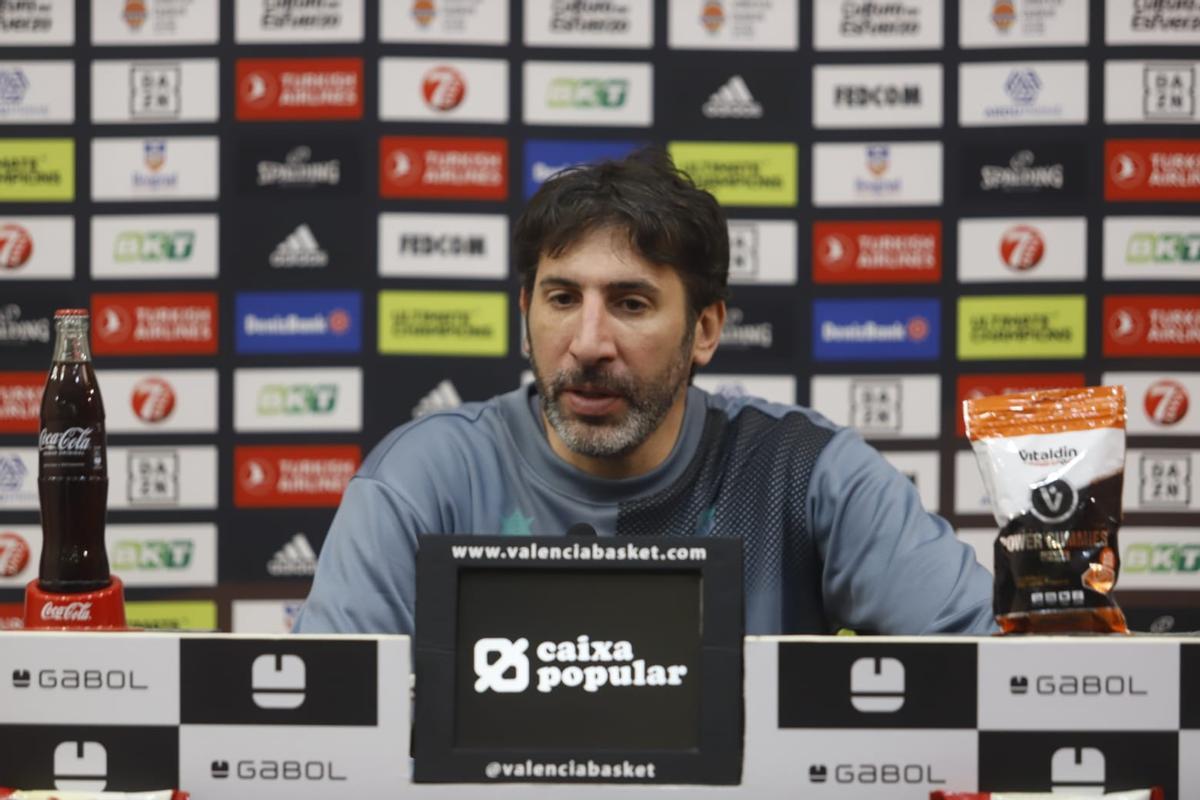 Álex Mumbrú, en la rueda de prensa de este miércoles en La Fonteta