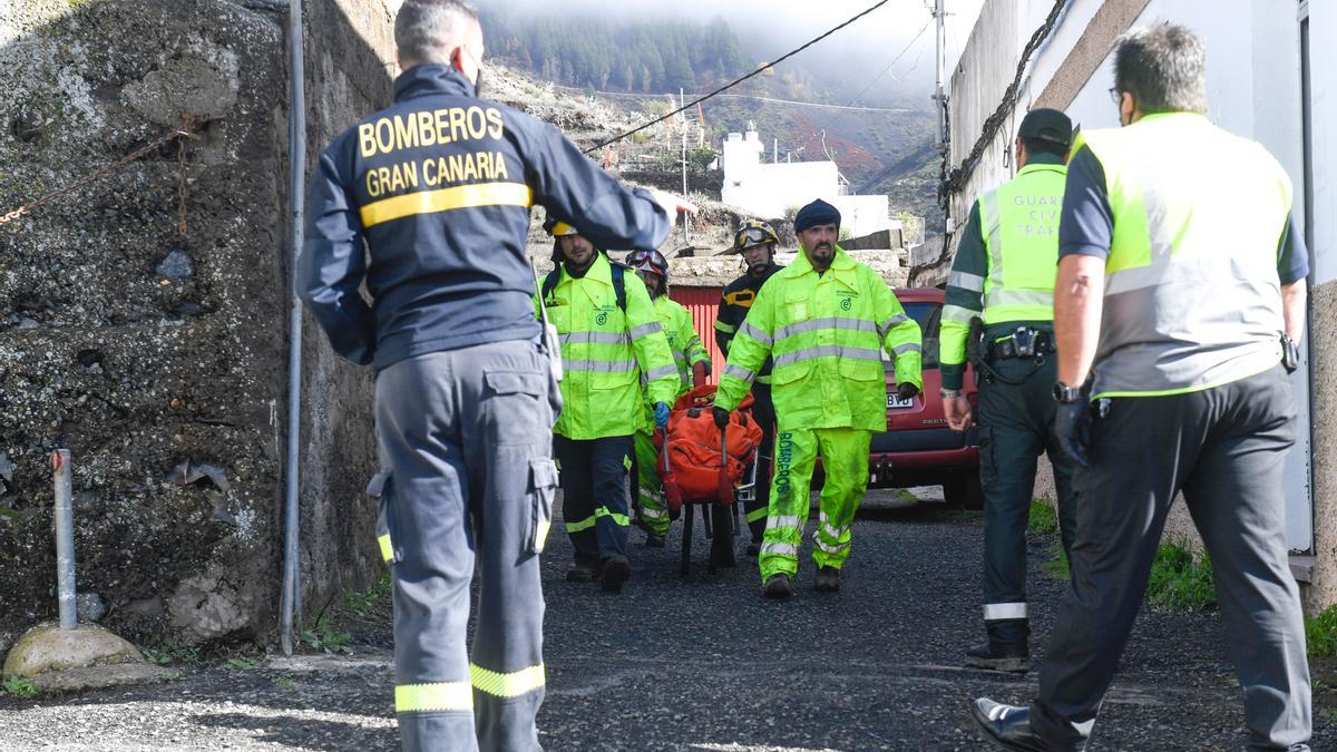 Rescate de los cuerpos de los fallecidos en el accidente de tráfico de Gran Canaria