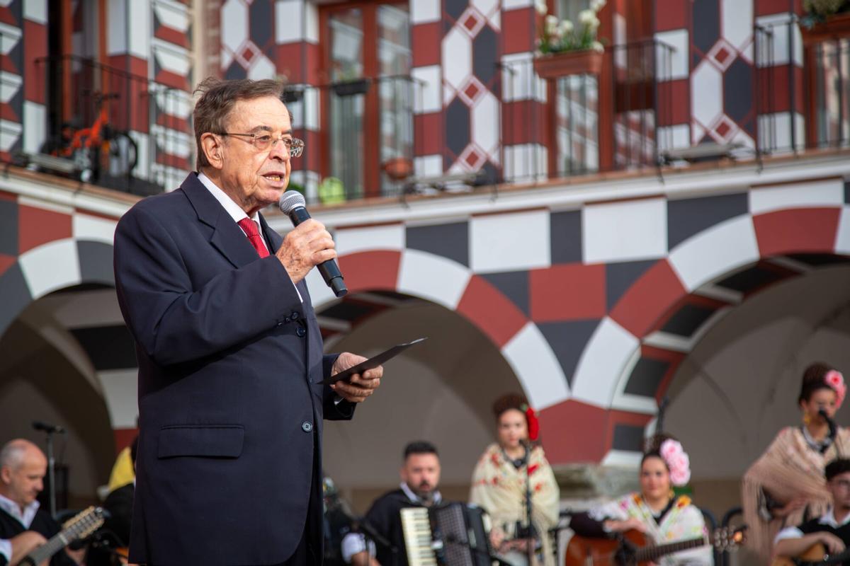 El folklore infantil toma la Plaza Alta de Badajoz