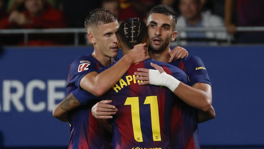 Ferran Torres, Raphinha y Olmo en la celebración del segundo gol ante el Getafe.