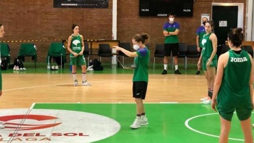 Las chicas de Lorena Aranda tendrán una semana más de entrenamientos después de que la FEB haya aplazado el inicio de la Liga Femenina 2 por la situación sanitaria actual.