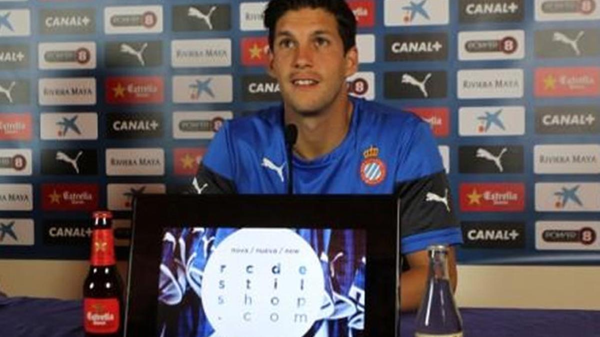 Javi López, durante una rueda de prensa