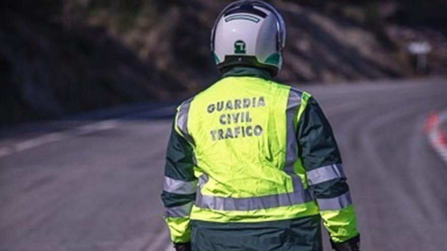 Una fallecida y varios heridos al volcar un camión sobre un autobús en Murcia