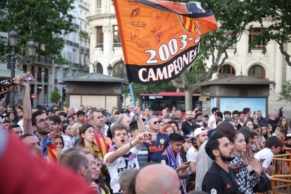 Ambiente en la plaza del Ayuntamiento de València