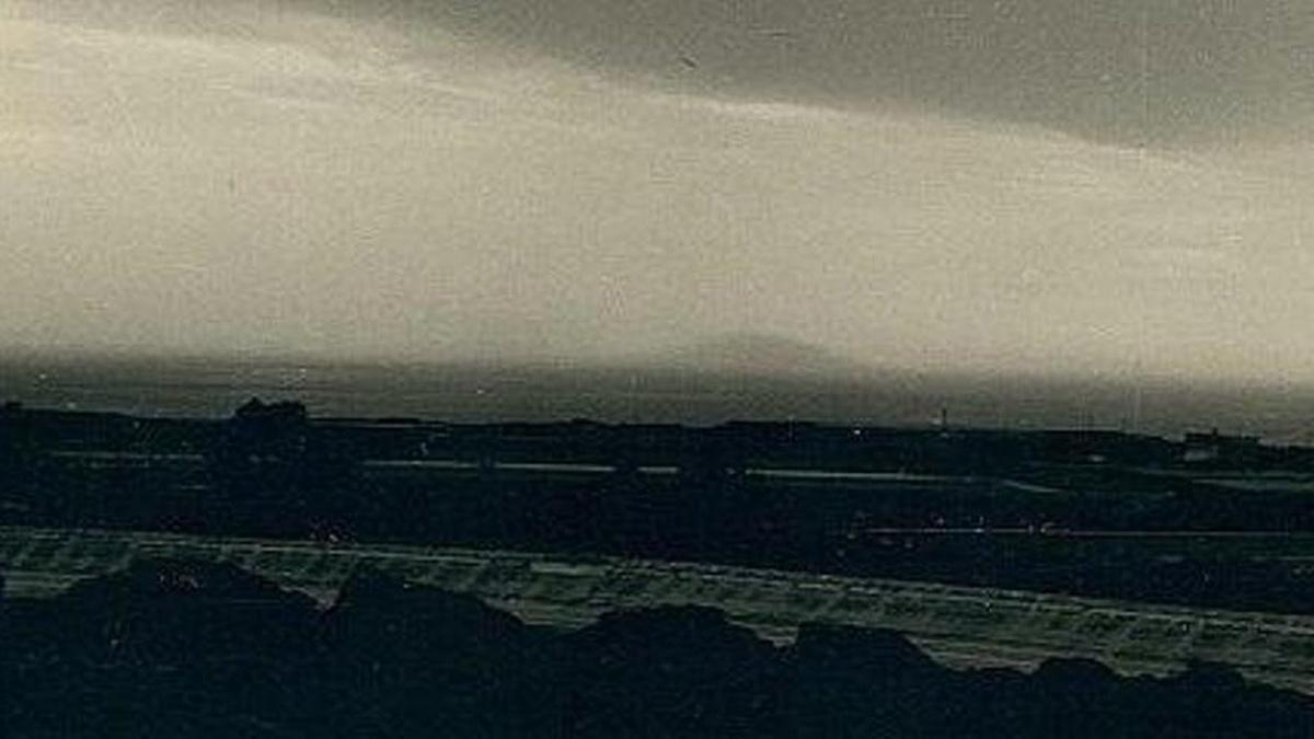 La silueta de la isla de San Borondón, en el horizonte, fotografiada en 1958.
