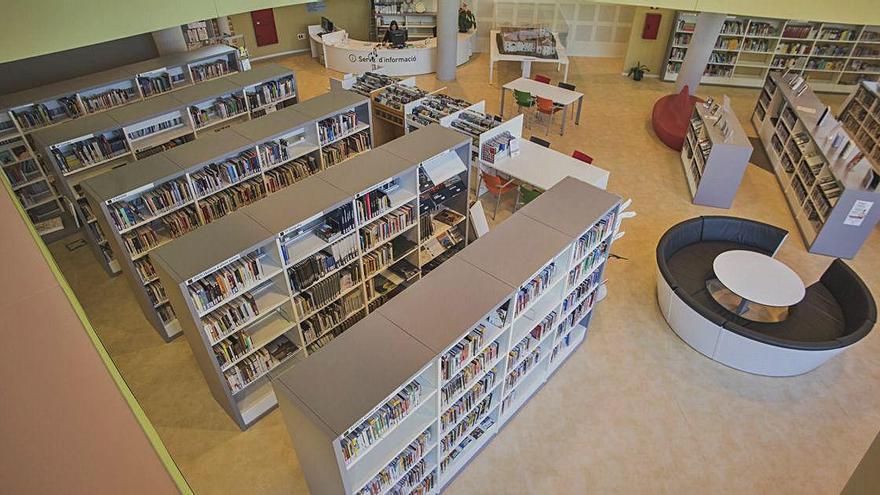 Interior de la biblioteca de Sant Fruitós