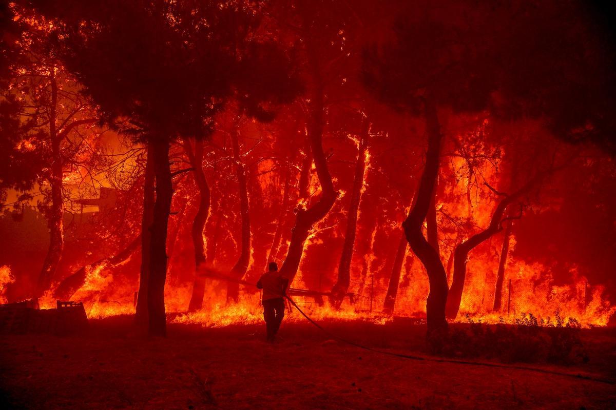 Lucha contra el fuego en la isla de Lesbos