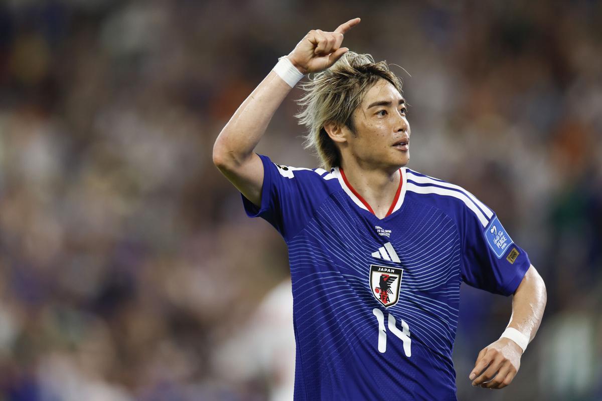 Junya Ito celebra su gol a Túnez