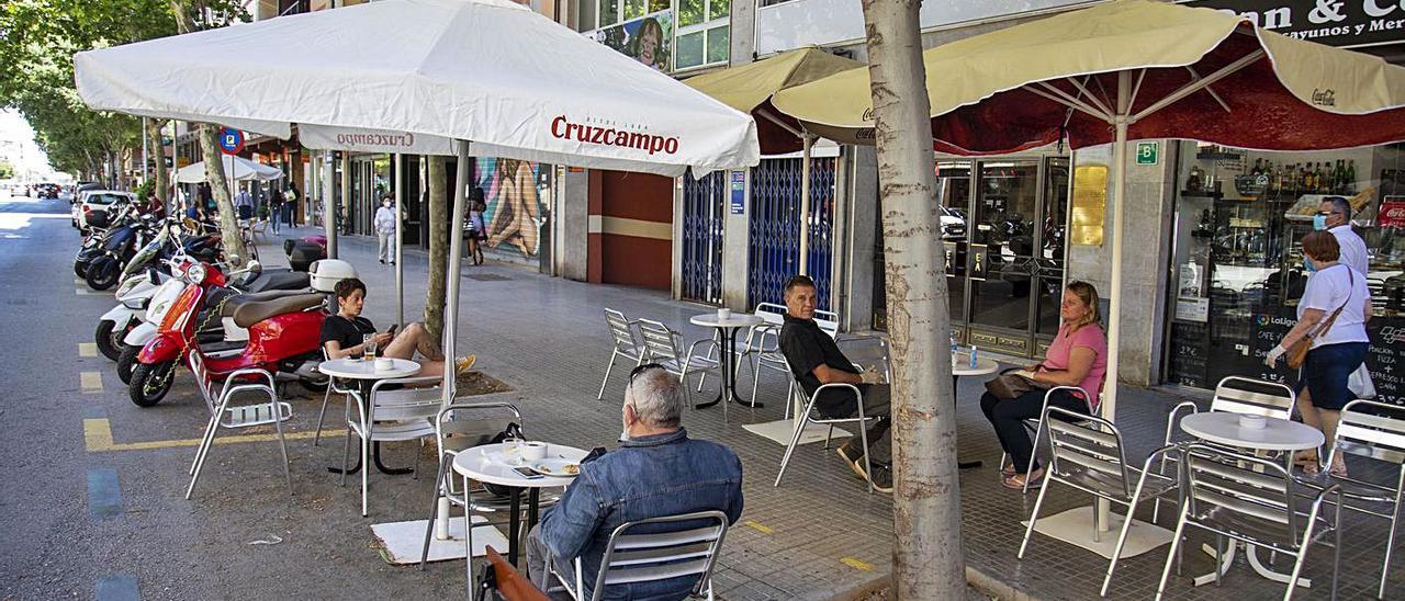 La restauración podrá reabrir sus terrazas a partir del martes.