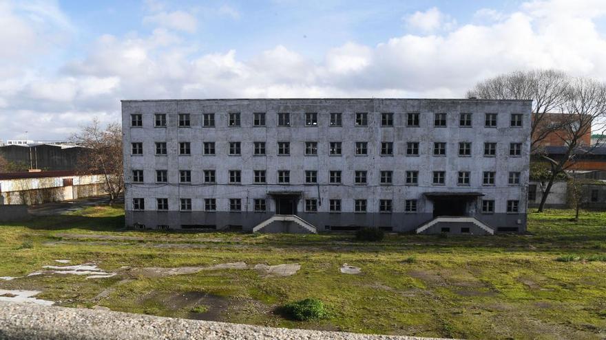 El Concello de A Coruña aprueba repartirse con Defensa el solar del antiguo cuartel de Agrela