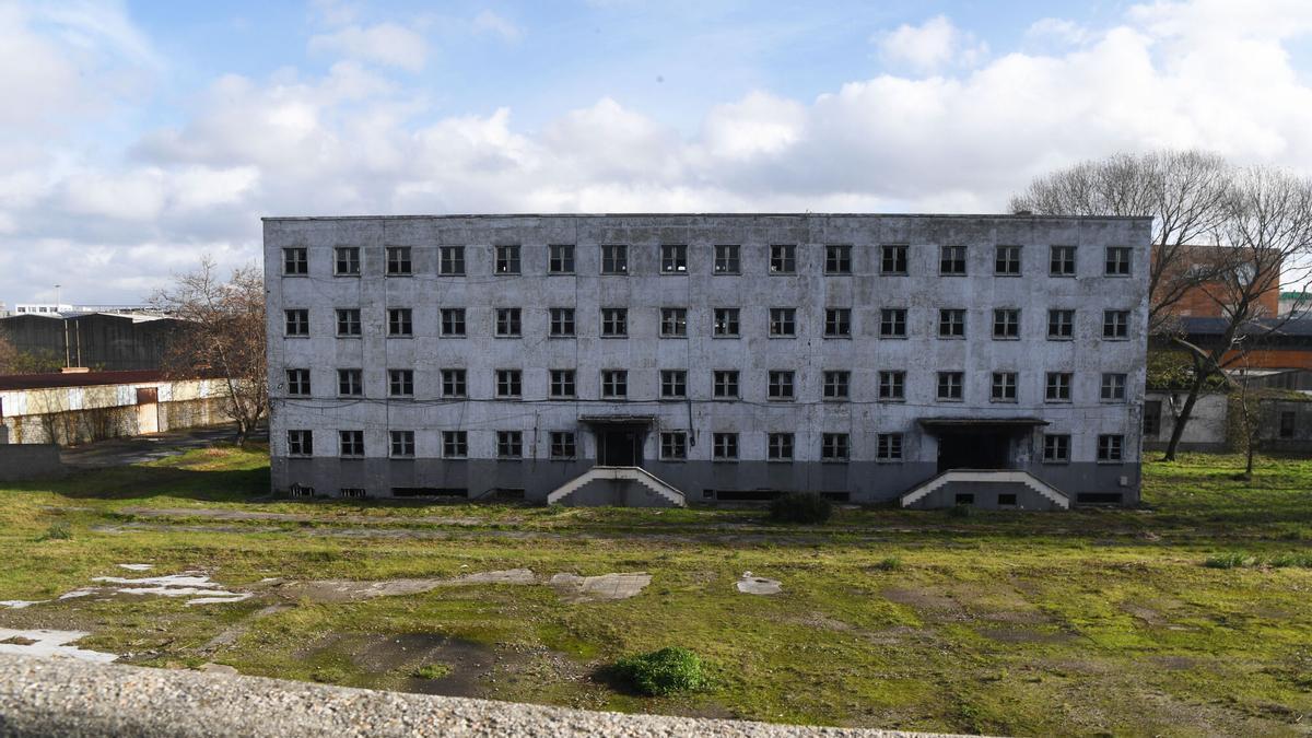 Edificio en el antiguo cuartel de automóviles de Agrela, en A Coruña.