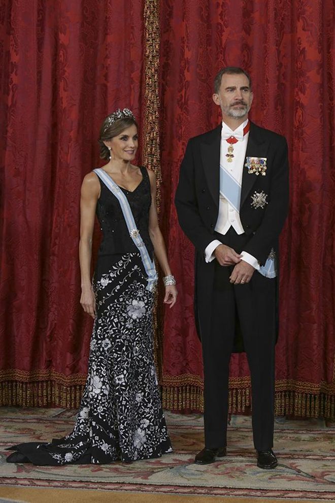 Letizia Ortiz deslumbra en la cena de gala ofrecido en honor al presidente del Estado de Israel y su mujer
