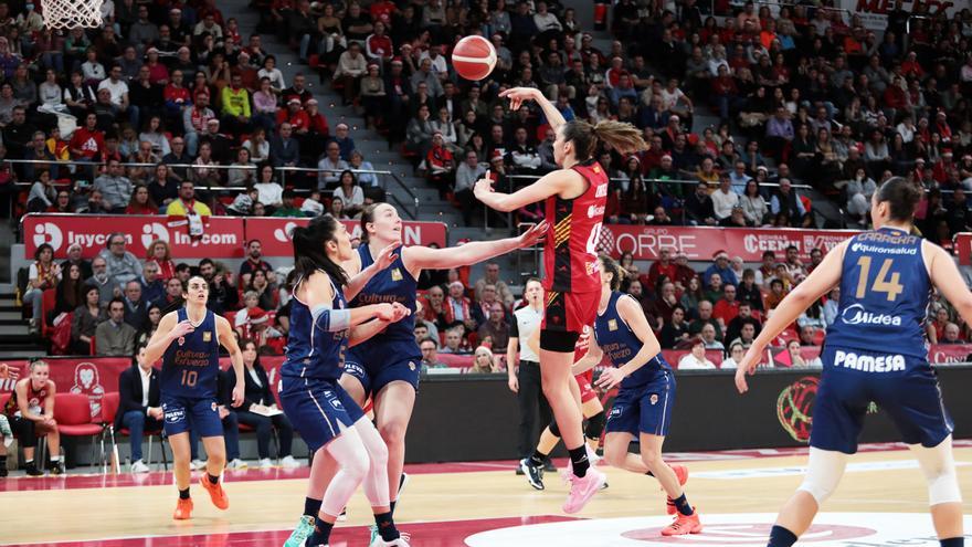 En imágenes | El Casademont cae ante el Valencia Basket en un Príncipe Felipe entregado