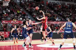 En imágenes | El Casademont cae ante el Valencia Basket en un Príncipe Felipe entregado