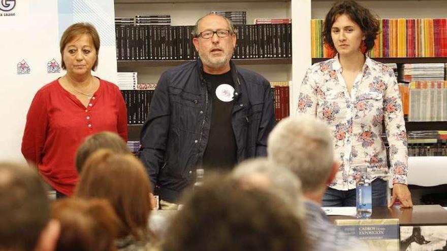 Desde la izq.: Maribel Tato, Serafín Otero y Elsa Quintas. // R. Grobas