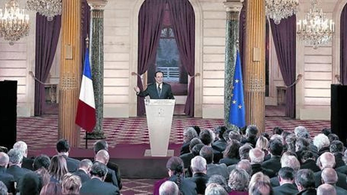 Hollande gesticula durante su larga rueda de prensa ante 600 periodistas, ayer en el Elíseo.