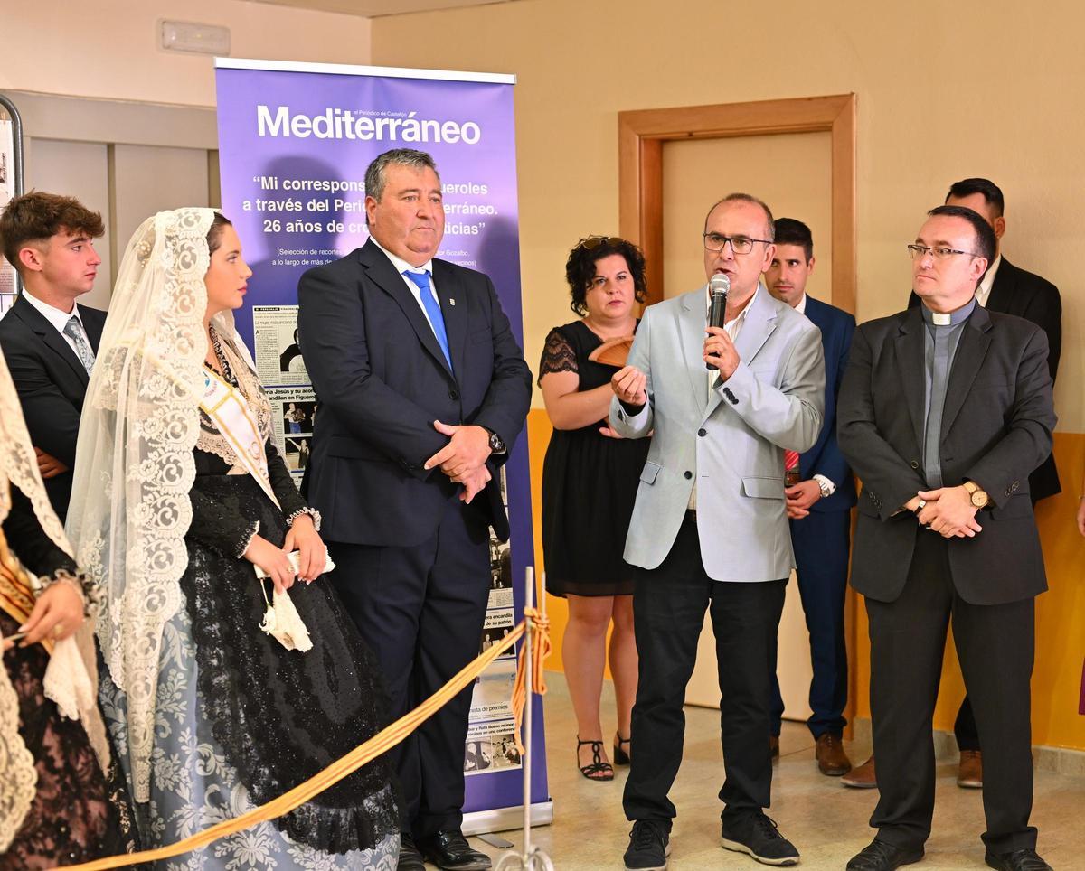 Inauguración de la exposición dedicada al trabajo de Gozalbo, en la que participó el director de 'Mediterráneo', Ángel Báez.