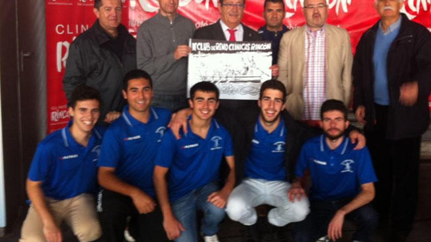 El equipo de remo, en Clínicas Rincón en La Rosaleda.