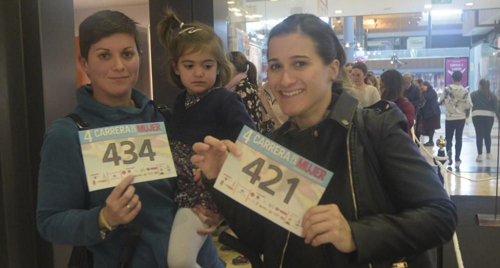 Recogida de dorsales en el Thader para la IV Carrera de la Mujer