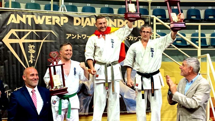 El alzireño Leo Adrià gana la copa Diamond de karate en su regreso competitivo
