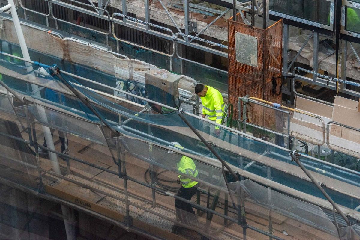 Trabajadores en una obra de A Coruña.