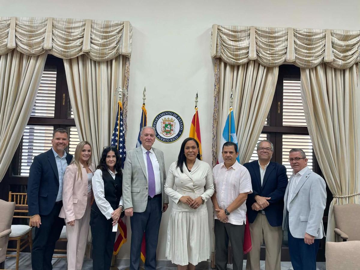 Reunión en el Departamento de Estado de Puerto Rico.