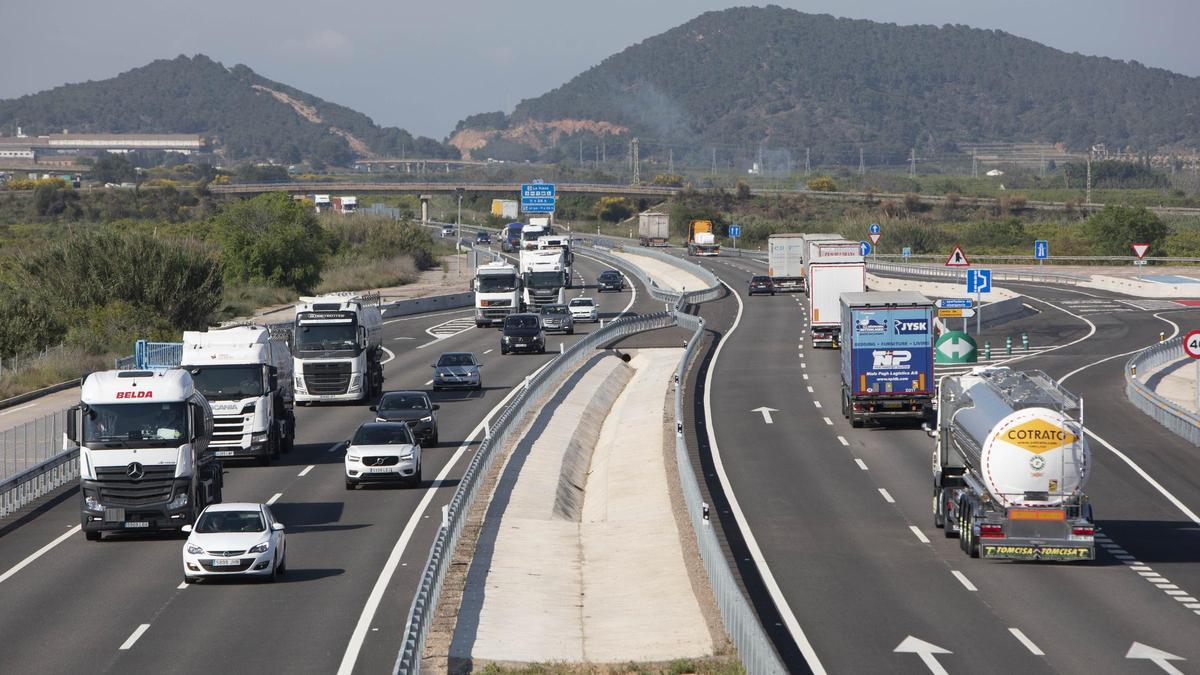 Autopista A7 a su paso por Sagunt.