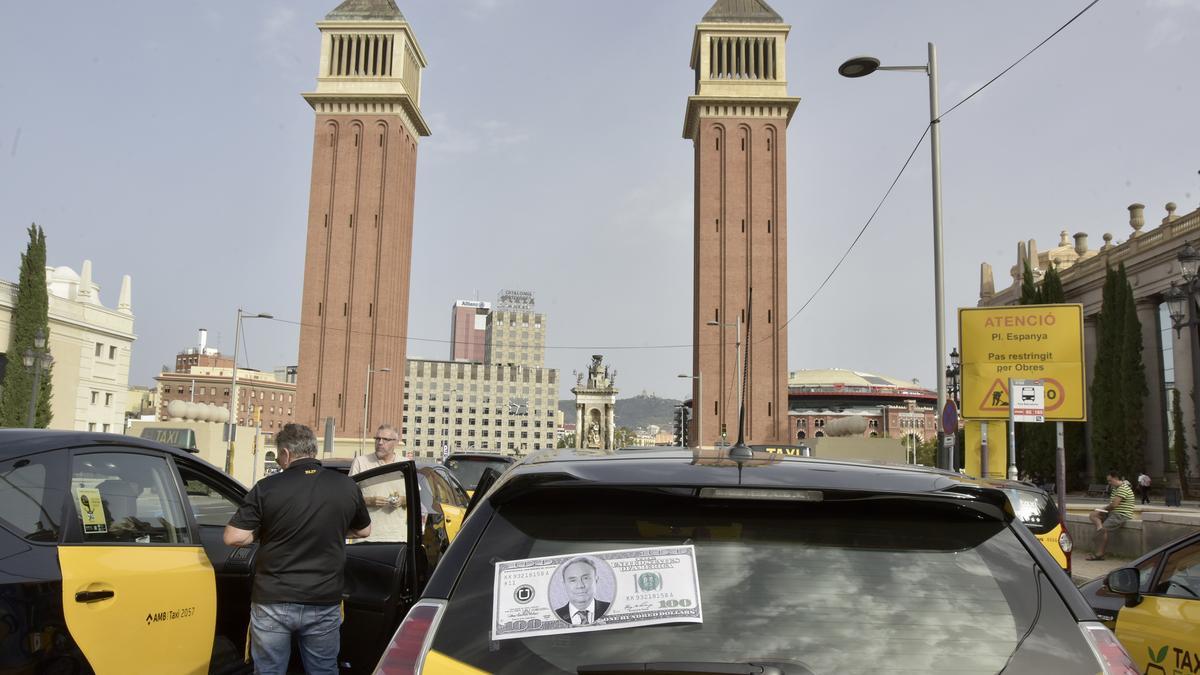 Protesta de los taxistas y marcha lenta en Barcelona