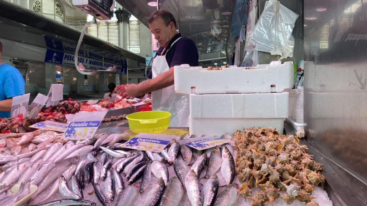 Las dos caras del turismo en el Mercat |  