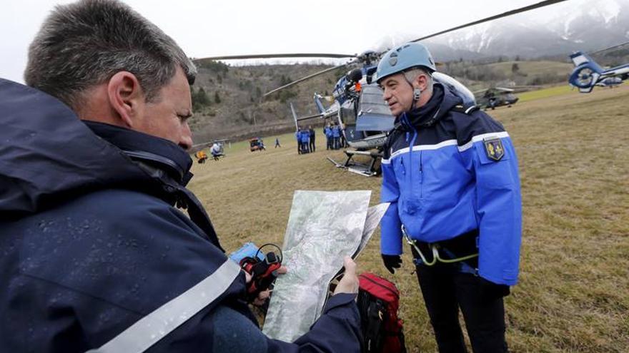 Accidente en Los Alpes: Los equipos de rescate sobrevuelan la zona del accidente