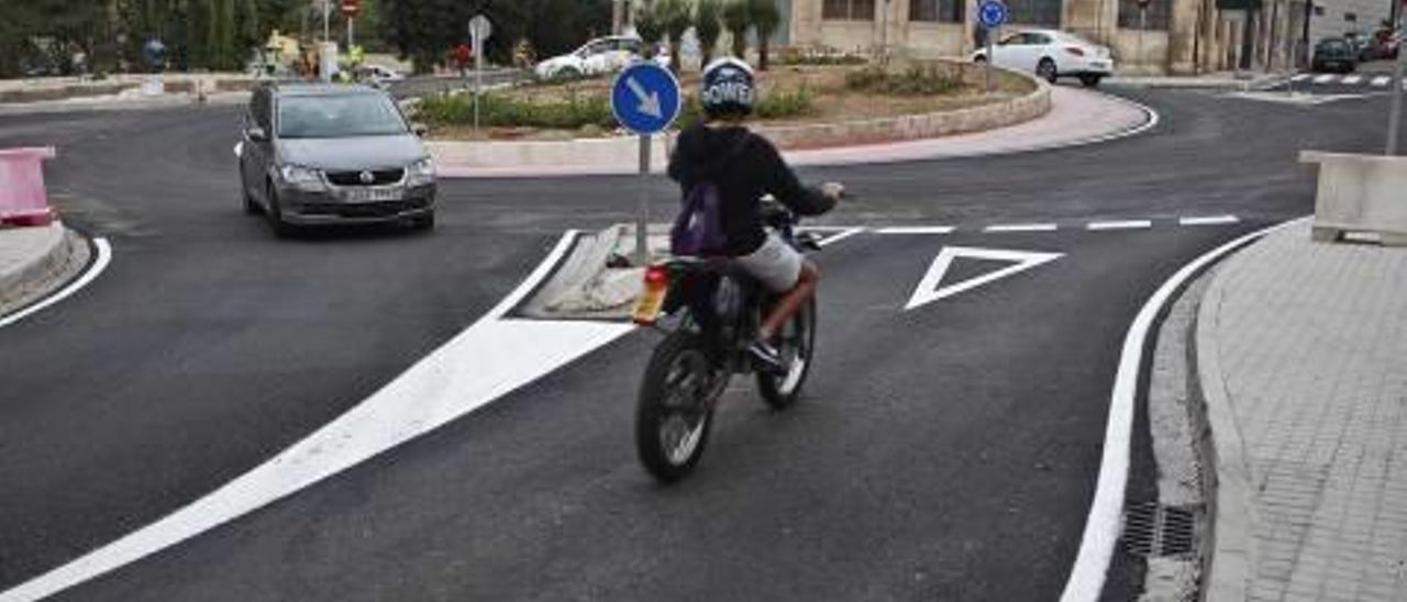 La rotonda tras completarse los trabajos de asfaltado.