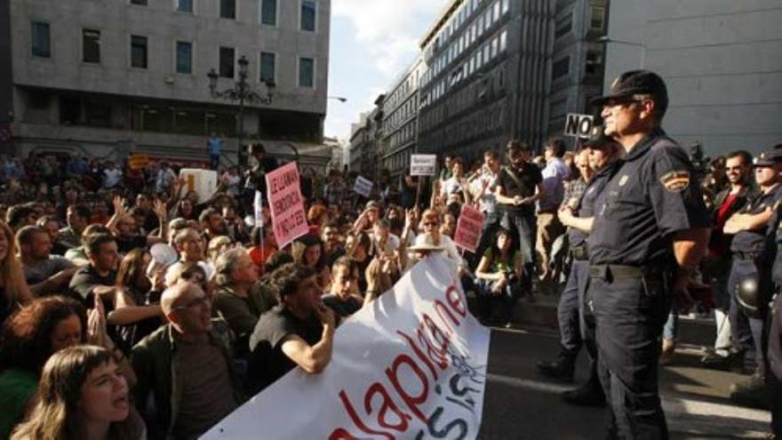 Los &#039;indignados&#039; se concentran frente al Congreso