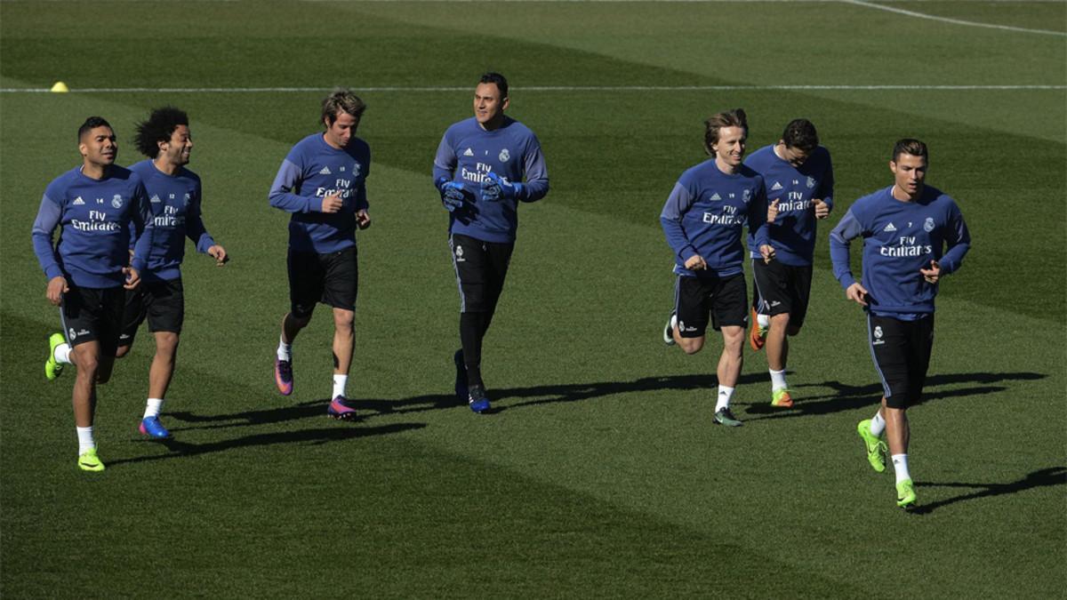 Una parte de la plantilla del Real Madrid durante un entrenamiento de la plantilla en la temporada 2016/17