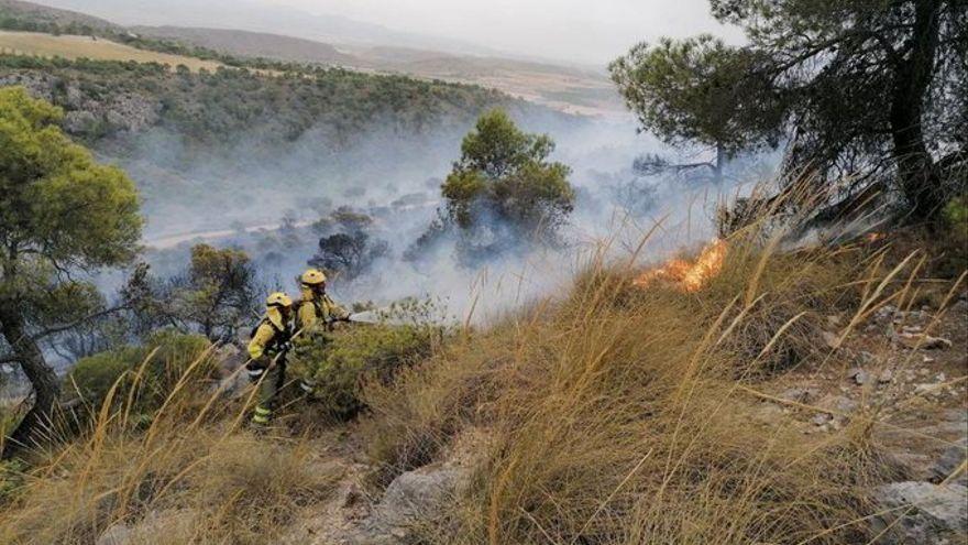 Las llamas devoran el norte de Murcia y avanzan hacia Castilla-La Mancha