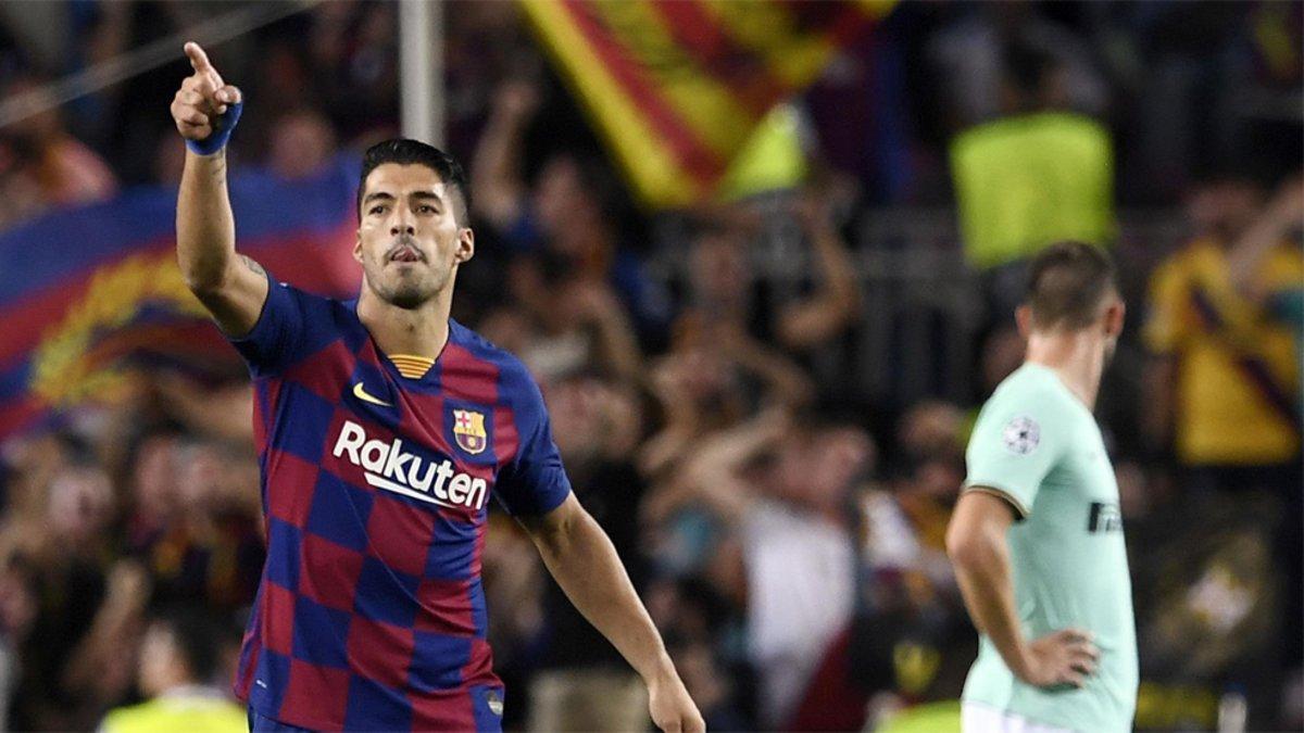 Suárez celebra su gol en el Camp Nou
