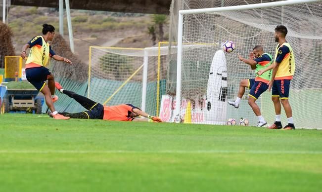 .Entrenamiento de la UD Las Palmas en Barranco ...