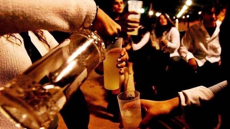 Les multes per beure alcohol al carrer poden arribar als 15.000 euros