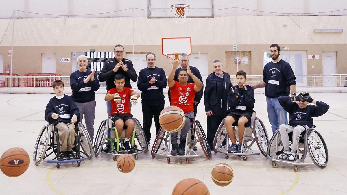 Jugadores y colaboradores de las escuelas del Amfiv, en O Carme.