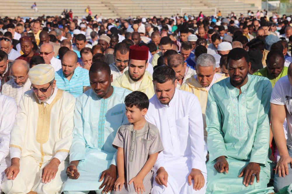 Tres mil musulmanes despiden el Ramadán en el Germans Escales