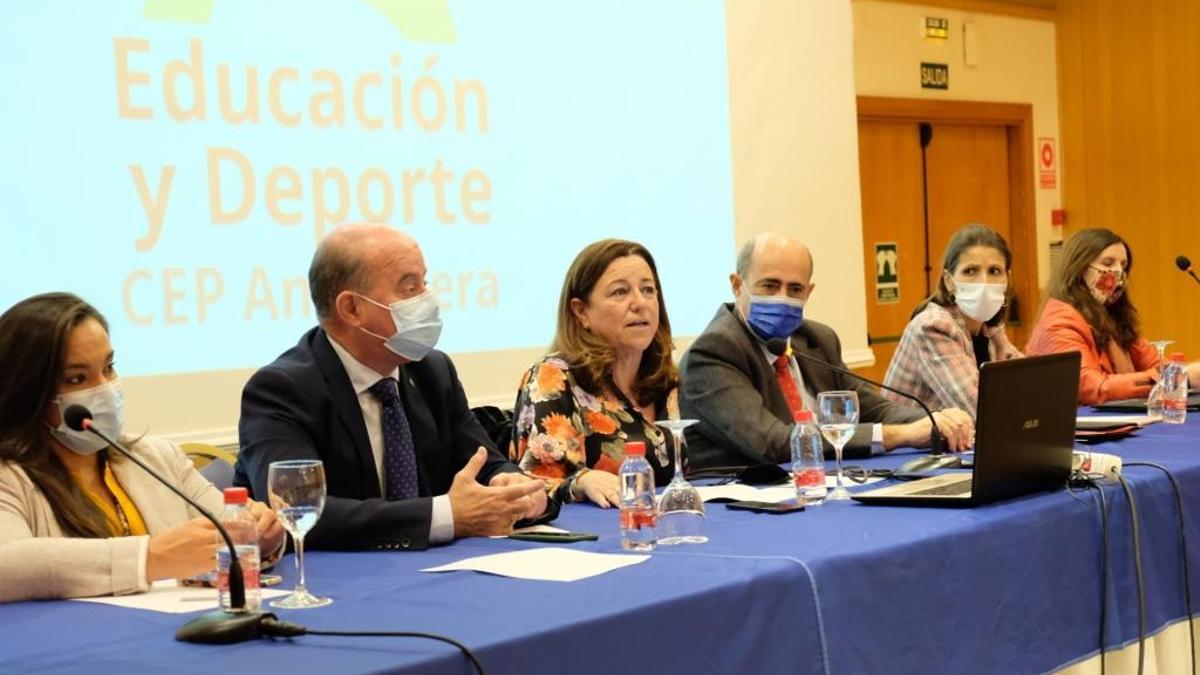 La viceconseja de Educación, María del Carmen Castillo, en la apertura de las jornadas que se celebran en Antequera.