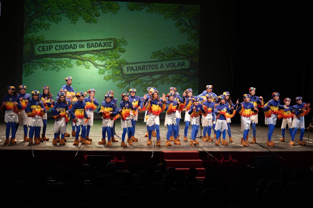 La murga Pájaros a volar, del colegio Ciudad de Badajoz.