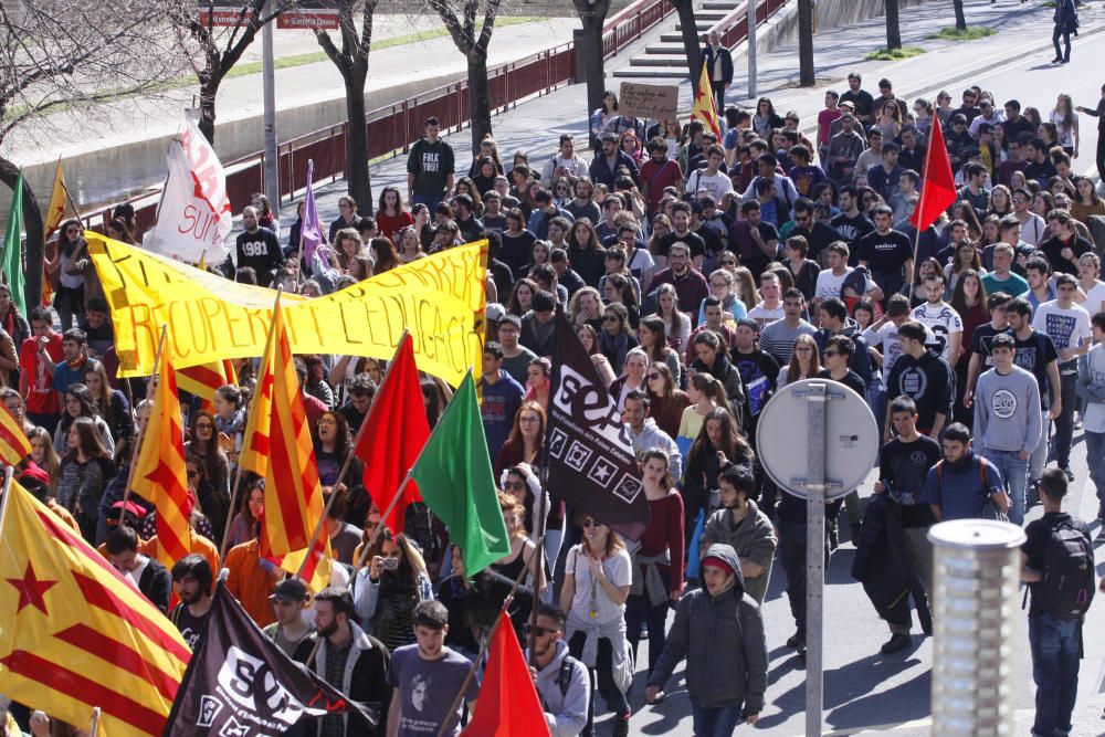 Vaga d'estudiants per demanar la rebaixa de les taxes a Girona