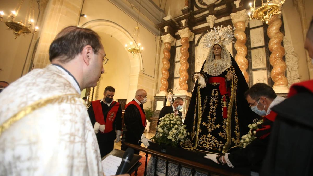 La Soledad Marinera llega al monasterio de la Santa Faz después de un traslado en camión desde el convento de las Monjas de la Sangre