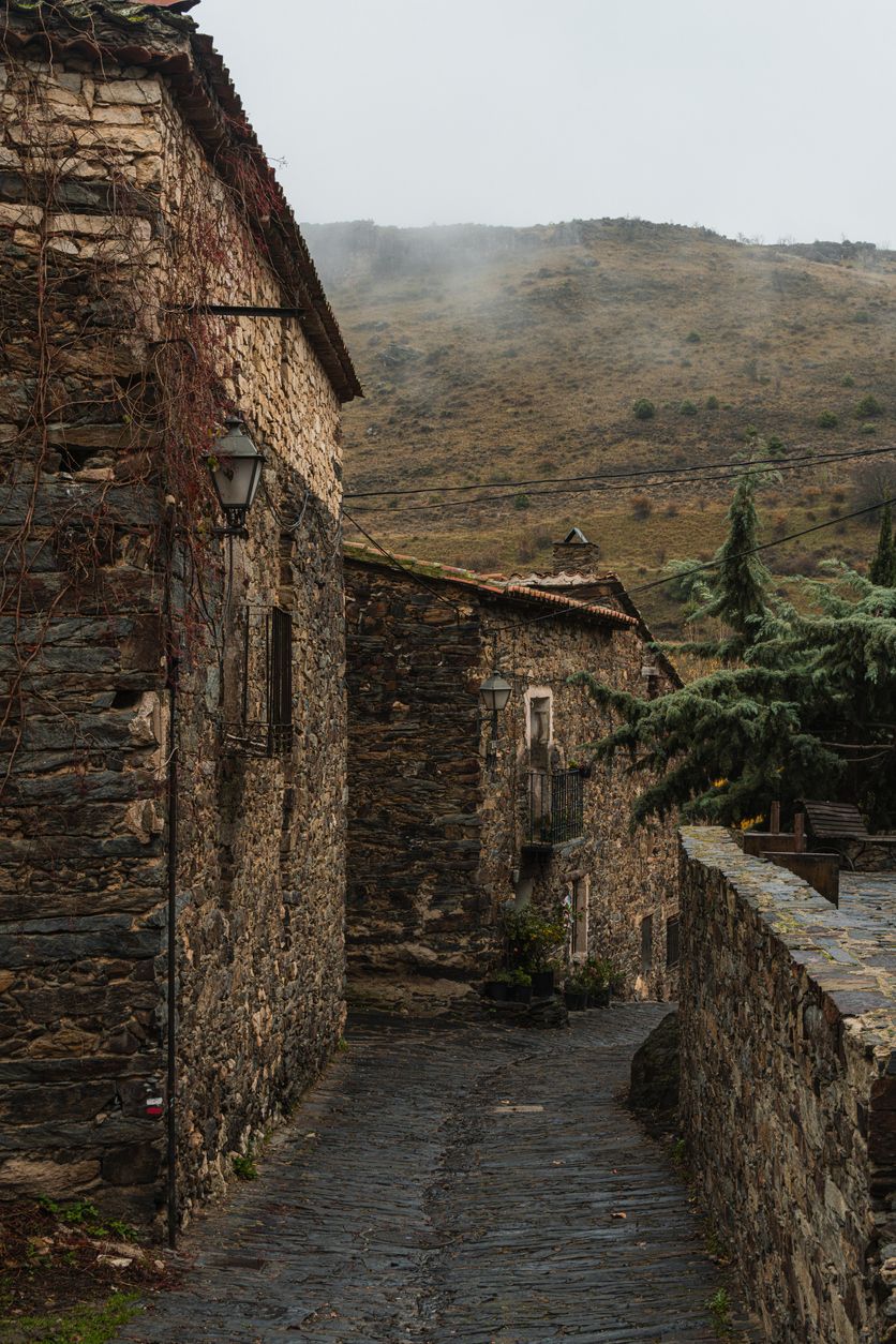 Se puede finalizar la ruta reponiendo fuerza en el madrileño pueblo de Patones de Arriba.