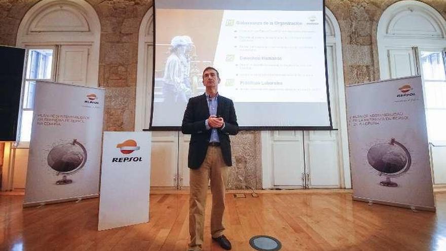 Luis Felipe Llamas, ayer, en Paideia, durante la presentación.