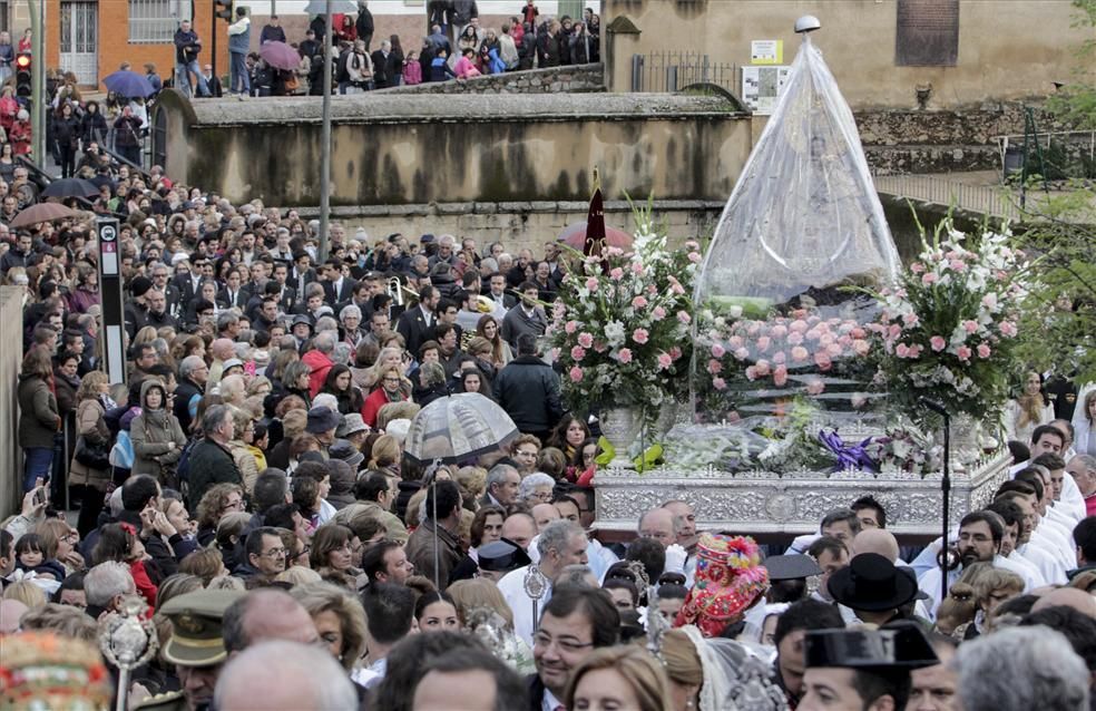 La bajada de la patrona de Cáceres en imágenes