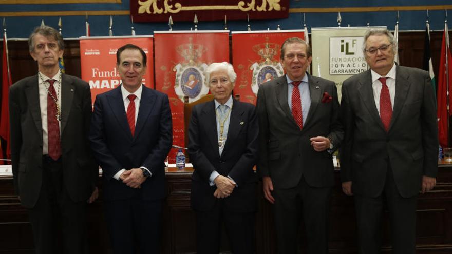 De izquierda a derecha, José Javier Etayo, miembro de la Real Academia de Doctores, Antonio Huertas, Antonio Vascones, Luis Hernando Larramendi y Xavier Agenjo.