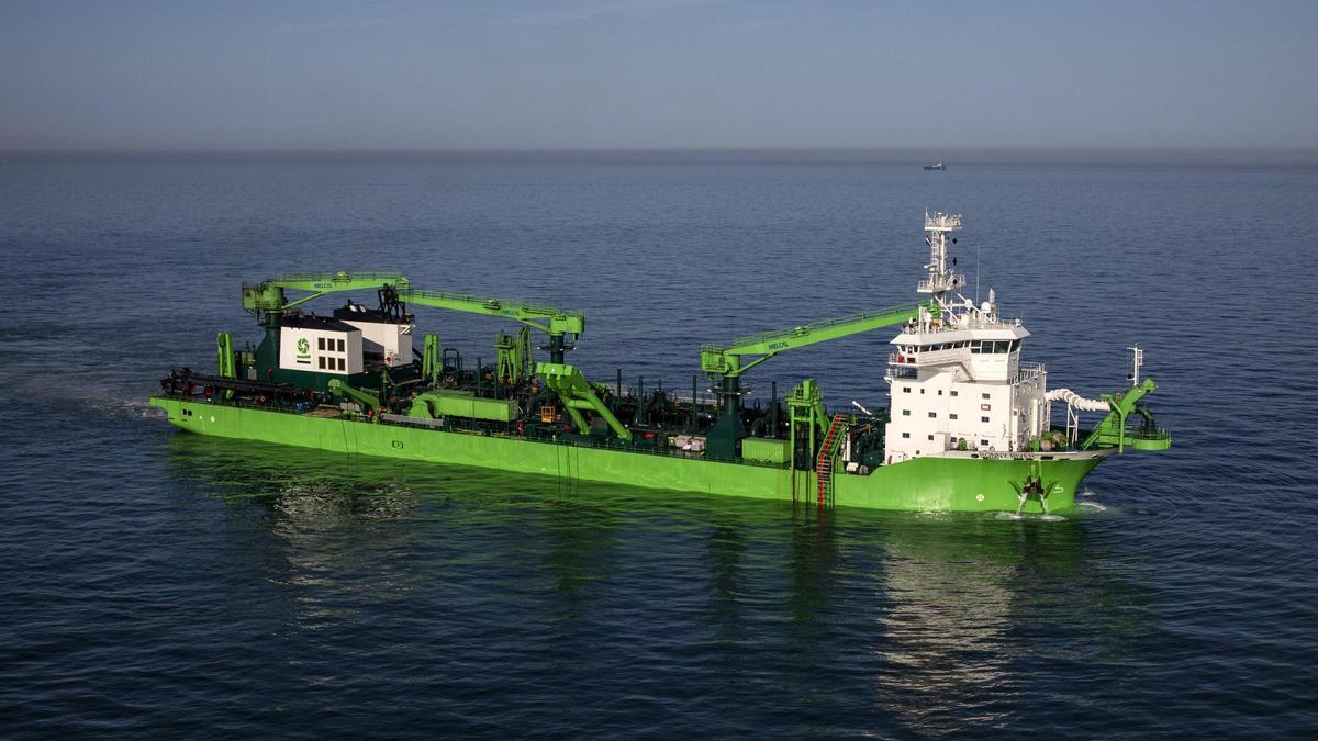 Draga que se propone utilizar para llevar la arena hasta las playas del norte de Morvedre.