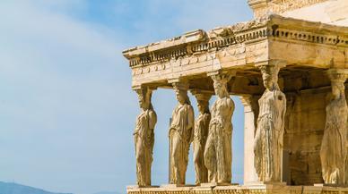 Quiénes fueron las Cariátides, las mujeres obligadas a sujetar el Erecteion para toda la eternidad