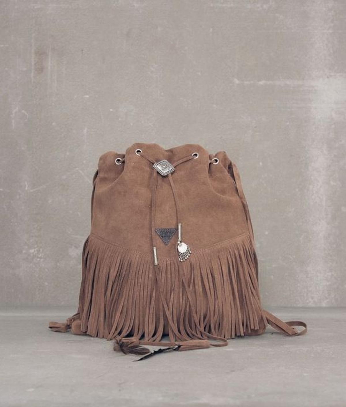 Tendencia setentera: mochila con flecos